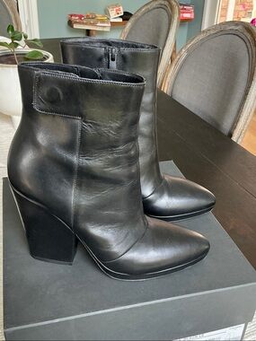 Vince LUISA Black LE Bootie 8 M -EUR 39 Excellent Cond.